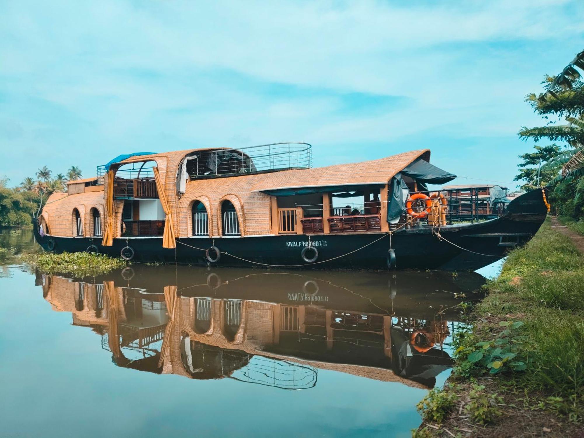 Отель Kalappura Houseboats & Tours Alappuzha Экстерьер фото